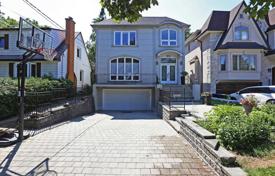 Дом в городе в Норт-Йорке, Торонто, Онтарио,  Канада за C$2 080 000