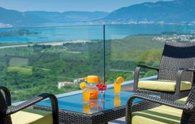 Две виллы с бассейнами, панорамным видом на море и горы в Каваче, Тиват, Черногория за 750 000 €