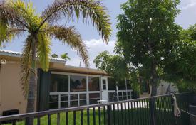 Уютный коттедж с задним двором и зоной отдыха, Майами-Бич, США за $1 199 000