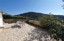Меблированный дом с садом и видом на море, Трогир, Хорватия за 350 000 €