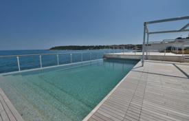 Уникальная вилла с бассейном и большой террасой рядом с пляжем Гаруп, Антиб, Франция за 6 200 € в неделю