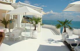 Стилизованная под яхту вилла с собственным пляжем, Антиб, Лазурный Берег, Франция за $15 000 в неделю