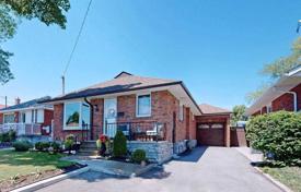 Дом в городе в Скарборо, Торонто, Онтарио,  Канада за C$1 139 000