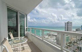 Просторная меблированная квартира с видом на город, залив и океан, в кондоминиуме с 4 бассейнами, Майами-Бич, Флорида за $1 425 000