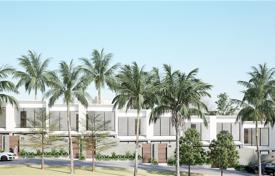 Новый комплекс меблированных таунхаусов рядом с океаном, Бату Болонг, Бали, Индонезия за От $352 000