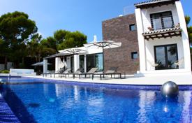 Вилла с отдельным гостевым домом и видом на море, на огороженном участке с садом и бассейном, 250 метров от пляжа, Сан-Хосе, Ибица, Испания за 19 000 € в неделю
