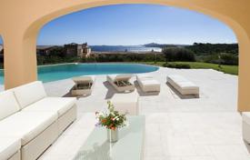 Престижная дизайнерская вилла с панорамным видом на море, бассейном и садом, Порто-Черво, Италия за 9 900 € в неделю