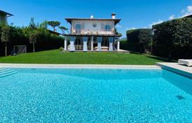 Новая вилла с бассейном, садом и парковкой, Форте-дей-Марми, Италия. Цена по запросу
