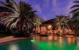 Комфортабельная вилла с задним двором, бассейном и террасой, Холливуд, США за $3 750 000