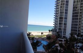 Стильные апартаменты с видом на океан в резиденции на первой линии от пляжа, Санни Айлс Бич, Флорида, США за $707 000