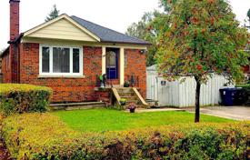 Дом в городе в Скарборо, Торонто, Онтарио,  Канада за C$1 082 000