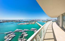 Солнечная трехспальная квартира на первой линии от океана в Майами-Бич, Флорида, США за 3 752 000 €