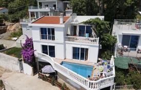 Меблированный дом с бассейном и гаражом в 33 метрах от моря, Улцинь, Черногория за 395 000 €