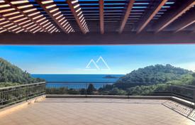 Пентхаус с кровельной террасой с панорамным видом на море и сад за 299 000 €