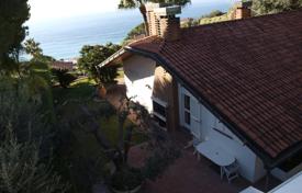 Вилла с гостевым домом в 300 метрах от моря, Оспедалетти, Лигурия, Италия за 3 660 € в неделю