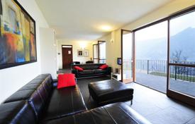 Вилла с двумя отдельными апартаментами, бассейном и садом рядом с озером Комо, Фаджето-Ларио, Италия за 2 670 € в неделю