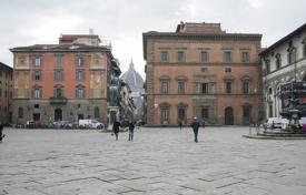 Престижные апартаменты в историческом дворце в центре Флоренции за 3 900 000 €