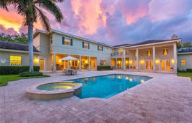 Уютная вилла с задним двором, бассейном, зоной отдыха, террасой и гаражом, Майами, США за $3 750 000