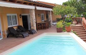 Двухэтажная вилла с садом, бассейном и видом на море рядом с пляжем, Льорет‑де-Мар, Испания за 604 000 €