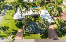 Уютная вилла с садом, задним двором, бассейном, зоной отдыха и гаражом, Майами-Бич, США за $2 745 000