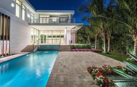 Современная двухэтажная вилла с частным садом, бассейном, парковкой и террасой, Ки-Бискейн, США за $4 350 000