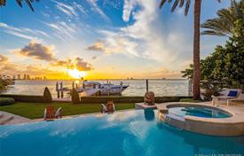Роскошная вилла с бассейном, патио, террасой и двумя гаражами Майами-Бич, США за $12 950 000