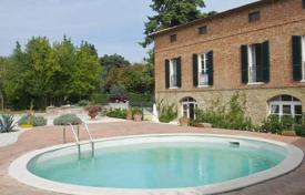 Трехэтажная вилла с бассейном в Трекуанде, Тоскана, Италия за 2 200 000 €