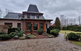 Современный дом с бассейном
на продажу в Юрмале за 600 000 €