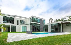 Современная вилла с задним двором, бассейном, террасой и двумя гаражами, Пайнкрест, США за $3 480 000