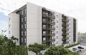 Новые квартиры с террасами в престижном районе, в 600 метрах от моря, Бар, Черногория за 92 000 €
