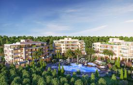 Закрытая резиденция с бассейнами и садами рядом с побережьем и гольф-клубом, Лимассол, Кипр за От 208 000 €