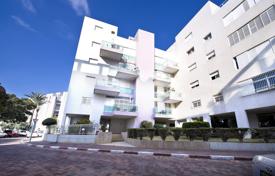 Просторные апартаменты с балконом и видом на город в светлой резиденции, Нетания, Израиль за $565 000