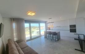 Меблированная трёхкомнатная квартира с видом на море в Бенидорме, Аликанте, Испания за 380 000 €