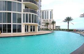 Светлые апартаменты с видом на океан в резиденции на первой линии от пляжа, Север Майами Бич, Флорида, США за $1 004 000