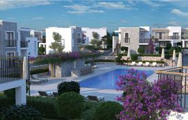 Малоэтажная резиденция с бассейнами в 400 метрах от моря, Бодрум, Турция за От $576 000