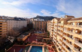 Пентхаус с солнечной террасой и видом на горы в центре Кальпе, Аликанте, Испания за $209 000
