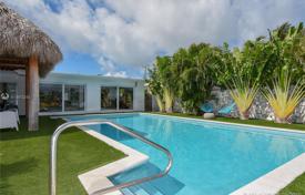 Уютная вилла с задним двором, бассейном и террасой, Майами-Бич, США за $1 665 000