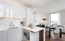 Элитные апартаменты в новой престижной резиденции на берегу реки с бассейном и бизнес-центром, в новом районе Nine Elms, Лондон за 1 165 000 €