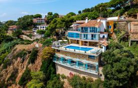 Шикарная многоуровневая вилла с террасами и отдельным гостевым апартаментом, на первой линии моря, Льорет‑де-Мар, Коста-Брава, Испания за 5 900 000 €