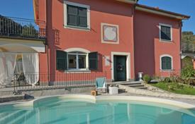 Вилла с бассейном, садом и парковкой, Монтероссо-аль-Маре, Италия за 3 900 € в неделю