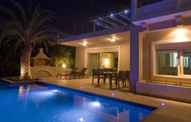 Современная вилла с большим садом и бассейном в 400 метрах от песчаного пляжа, Ханья, Греция за 2 660 € в неделю