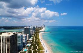 Уютные апартаменты с видом на океан в резиденции на первой линии от пляжа, Бал Харбор, Флорида, США за $1 230 000