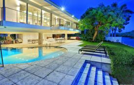 Уютная вилла с задним двором, бассейном, террасой, Ки-Бискейн, США за $8 490 000