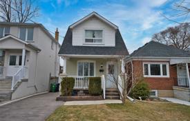 Дом в городе в Восточном Йорке, Торонто, Онтарио,  Канада за C$1 042 000