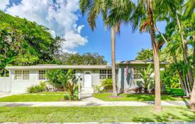 Уютный коттедж с участком и террасой, Майами, США за $750 000