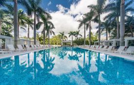 Стильная трехкомнатная квартира с видом на океан и порт в Майами, Флорида, США за $1 399 000