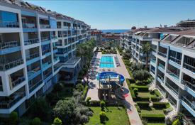 Меблированная двухуровневая квартира в резиденции с двумя бассейнами, в 400 метрах от моря, Кестель, Турция за $261 000